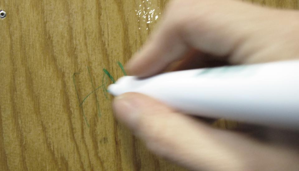 X-finér som whiteboard - naturlige overflader tilfører rummet varme